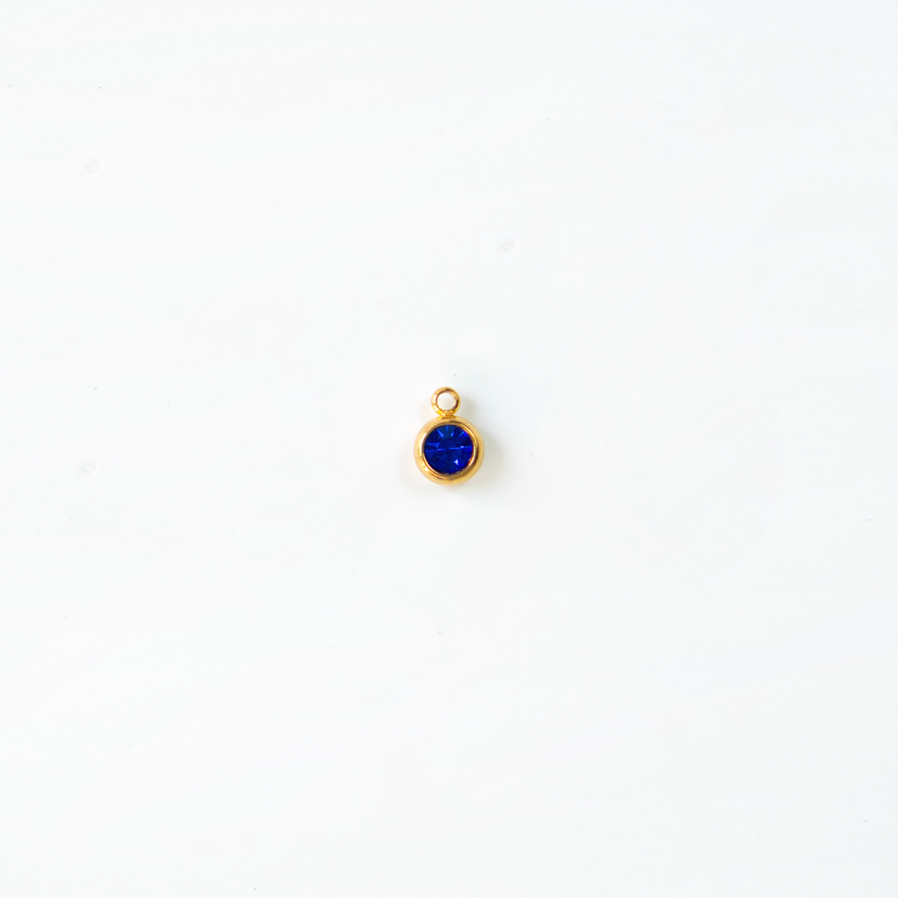 Charm del mes dorados