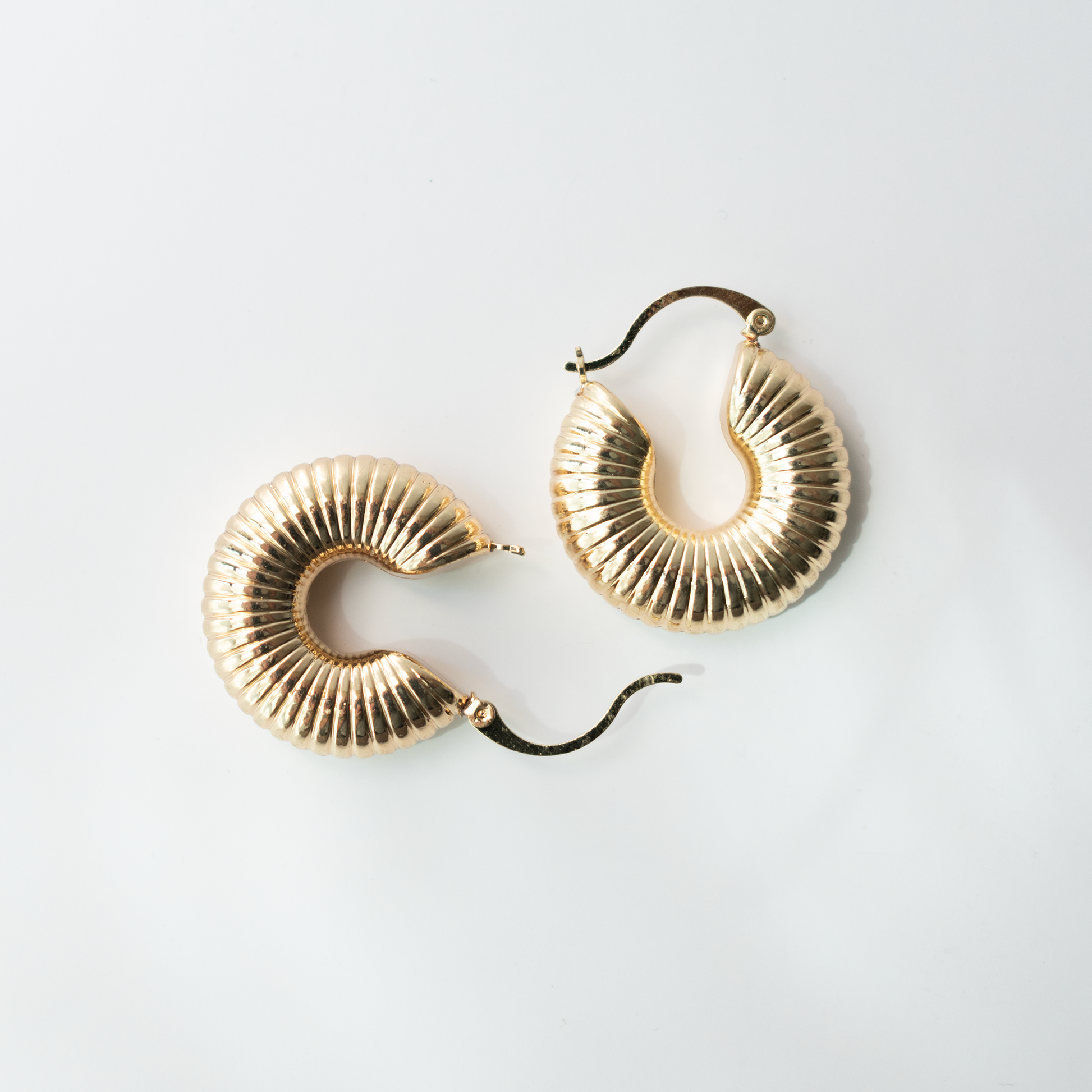 Chuncky Wavy Hoops