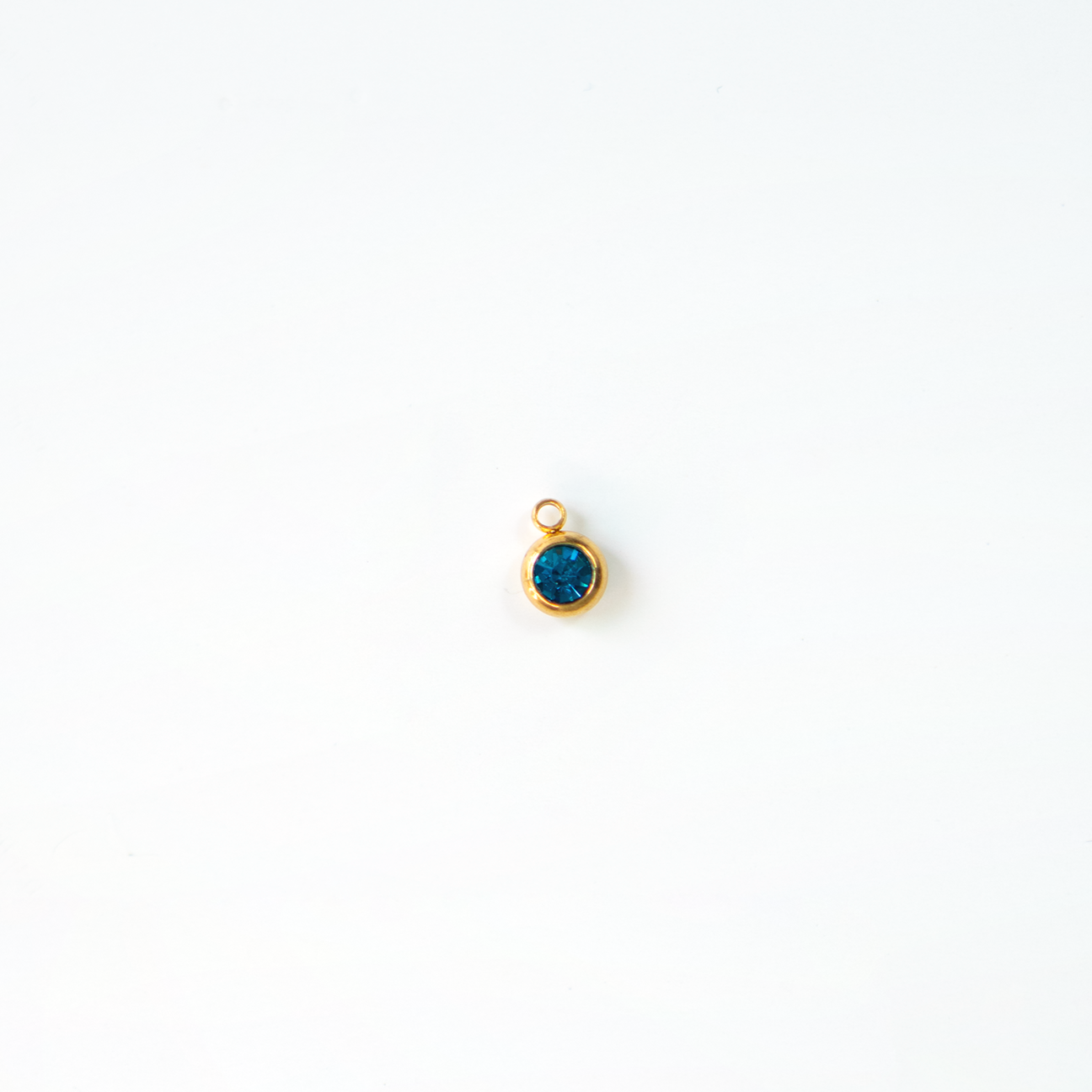Charm del mes dorados